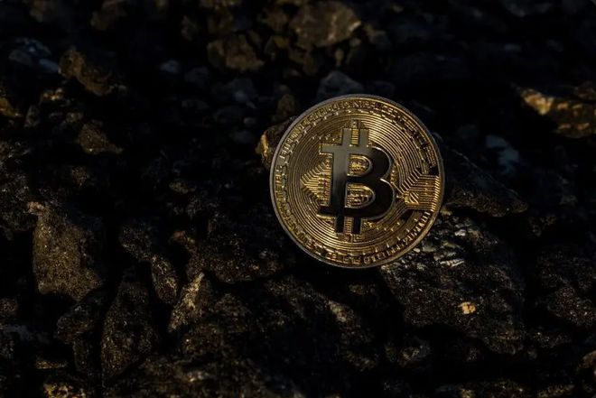 投资者在用他们的比特币做什么：增持还是消费？