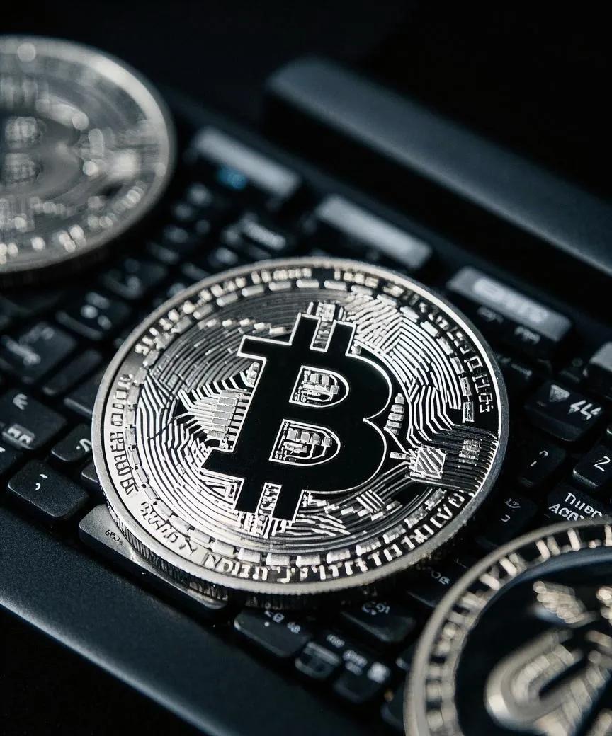 分析虚拟货币市场的波动性与投资者心理：如何进行理智投资_虚拟数字货币案件_加密货币与虚拟货币的区别