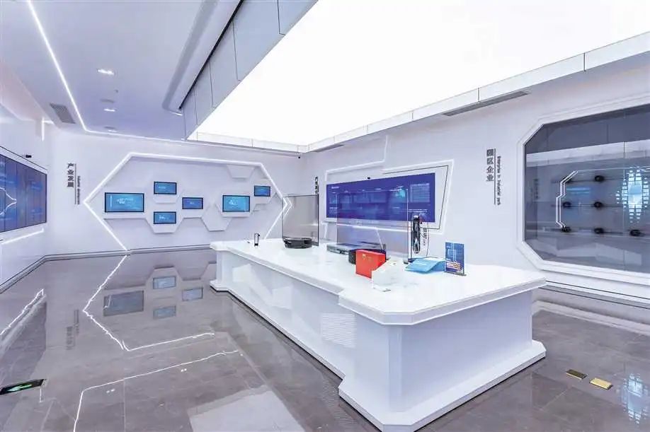 公共区块链的构成_区块链技术如何赋能公共管理_探讨区块链技术在公共服务中的创新应用：如何提升行政效率