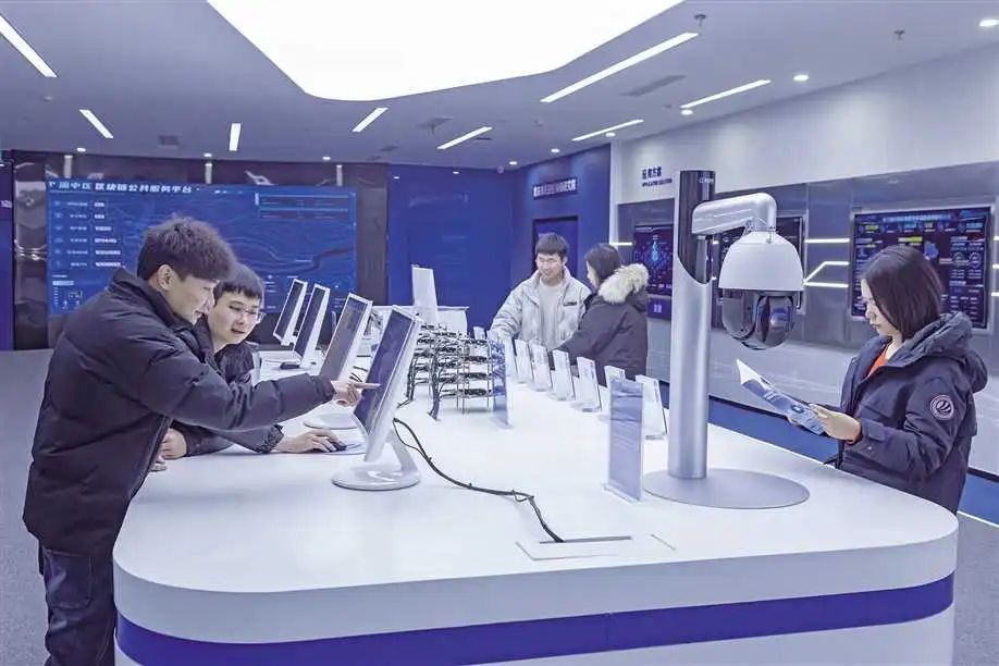 探讨区块链技术在公共服务中的创新应用：如何提升行政效率_区块链技术如何赋能公共管理_公共区块链的构成