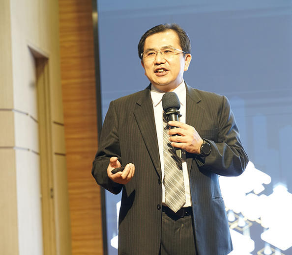 全球众多行业结合AI与IoT，看研华科技蔡奇男谈智能制造转型