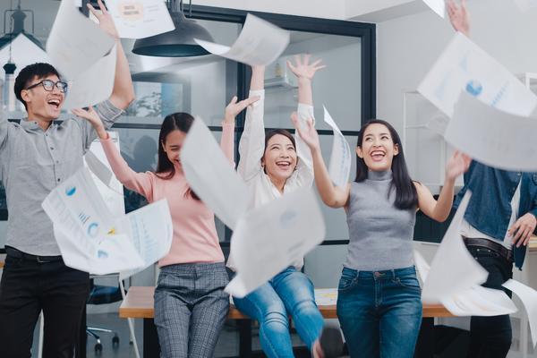 金融公司如何通过区块链技术实现数字化转型与创新发展 图1