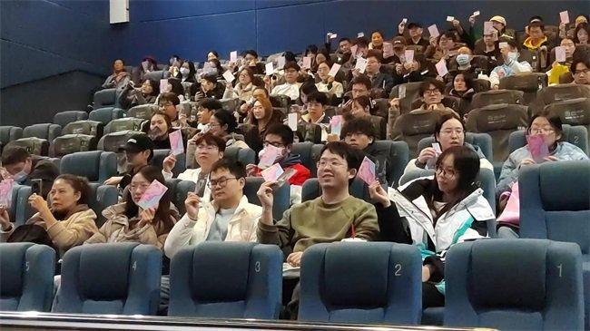 成龙的跨文化合作与交流_成龙文化输出_成龙传播中国文化