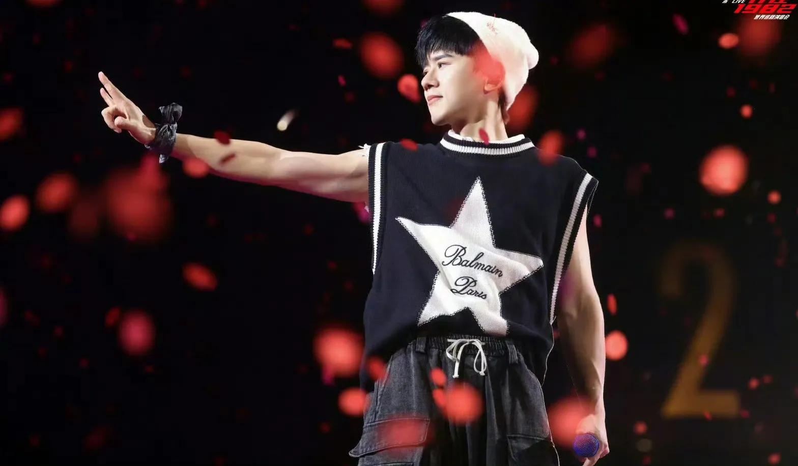 张杰推出新的音乐计划，使粉丝期待升级_张杰和粉丝互动_张杰喜提新身份