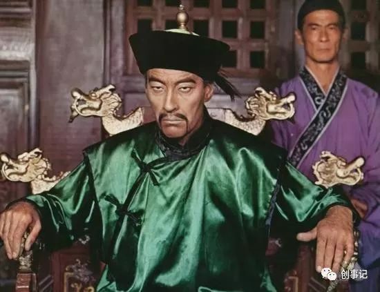 成龙电影分析_成龙的电影风格_成龙的电影作品对社会的反映