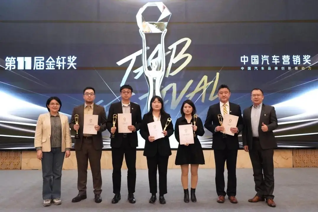 奔驰与捷豹车主当街互殴_奔驰的车主社区与品牌忠诚度_奔驰s级女车主