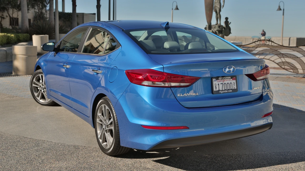 宾利的豪华与电动化：未来的汽车趋势_宾利电动suv_宾利电车价格