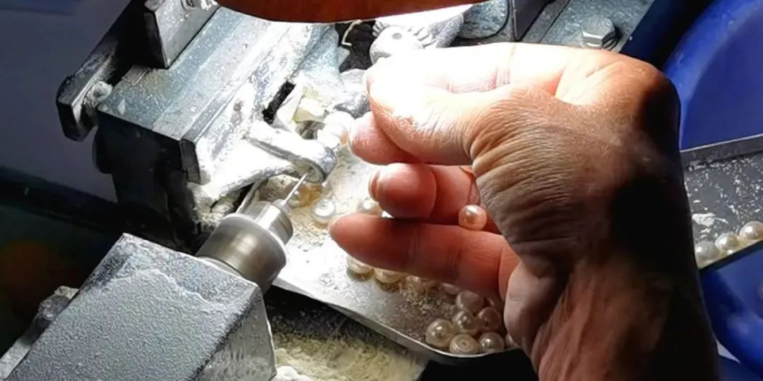 研究虚拟货币如何促进职场文化的变革：从工作模式到价值观的转变_货币的虚拟化好处_货币的虚拟化过程