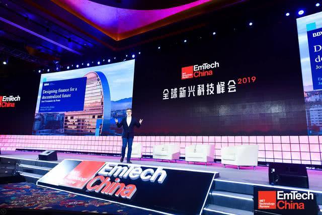 未来金融行业变革：去中心化趋势与新技术影响深度解析