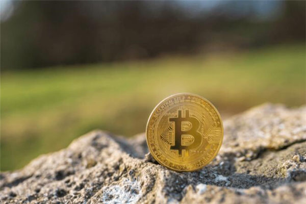 比特币突破62500美元